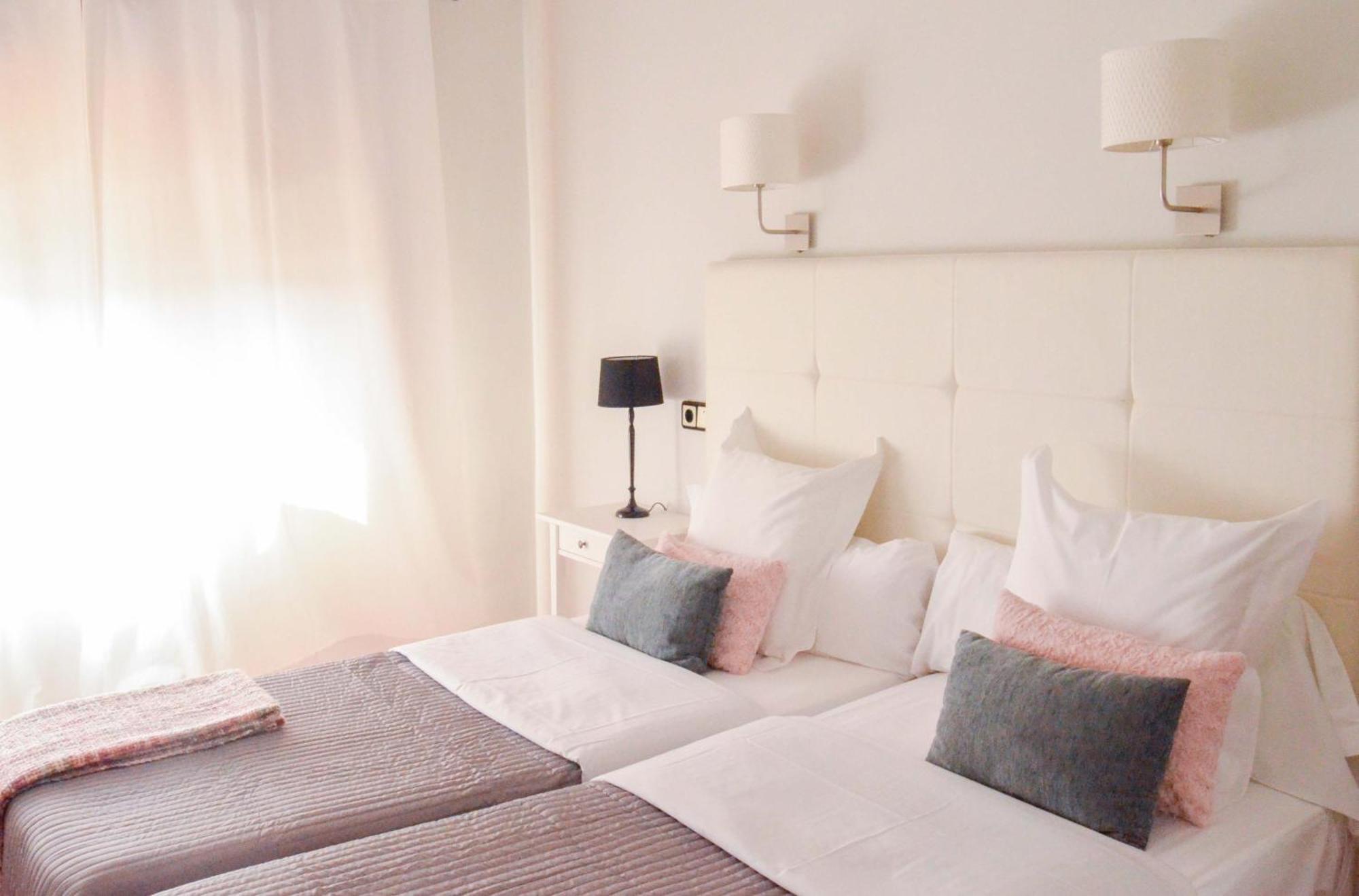 Hostal Carlos V Puebla de Sanabria Extérieur photo